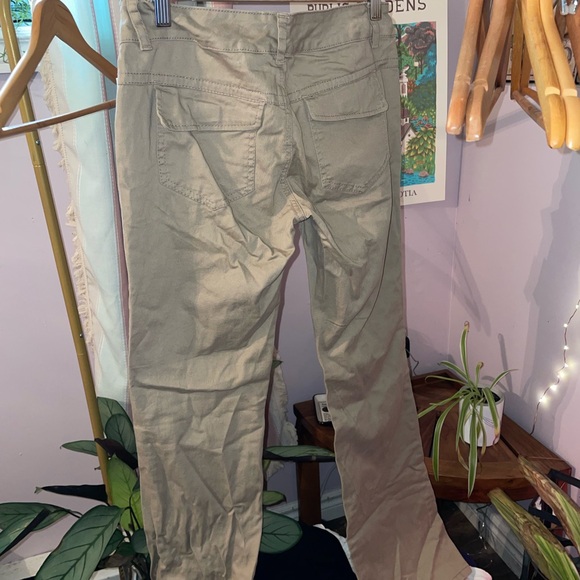 UNIONBAY NWT Low Rise Flare Khaki - Picture 2 of 2